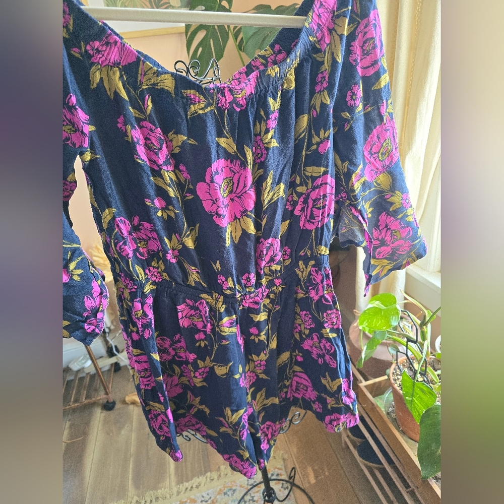Express Rose Print Romper - Picture 4 of 4